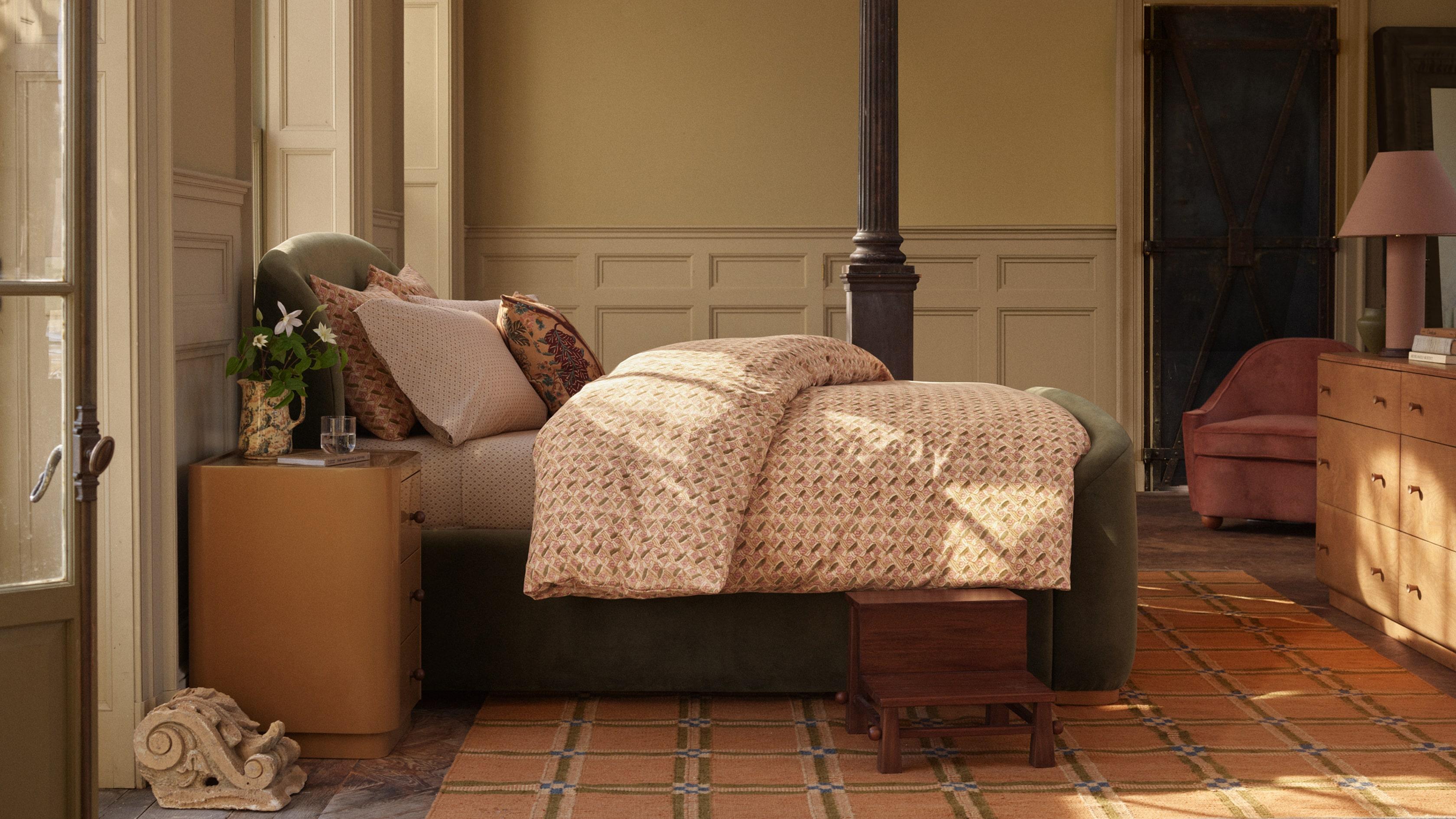 Pierce & Ward Upholstered Bed